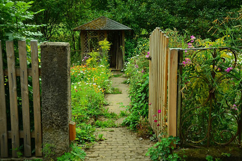Нужно ли регистрировать садовые домики?